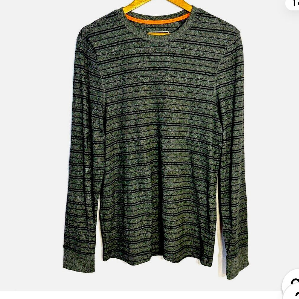 Men’s Urban Pipeline Maxflex charcoal and black striped knit sweater Size Medium